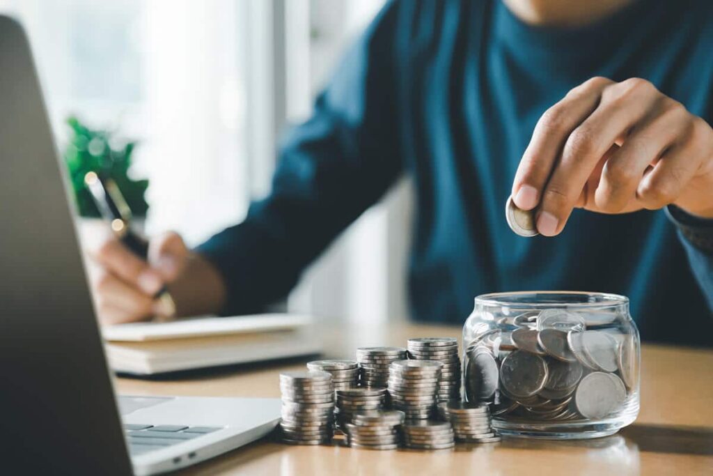 As a newcomer to Canada, understanding how to effectively utilize your personal bank accounts is important when managing your finances and maximizing your financial well-being.