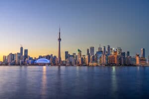 A picture of the Toronto skyline at sunset