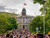 A picture of McGill University in the spring time.
