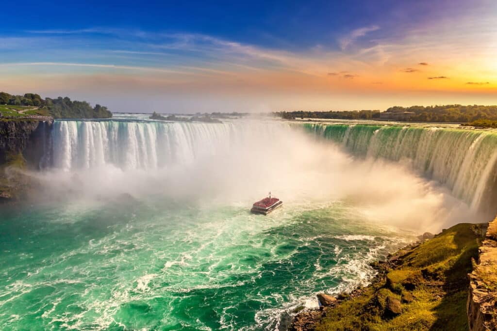 A view of the horseshoe falls during a sunset.