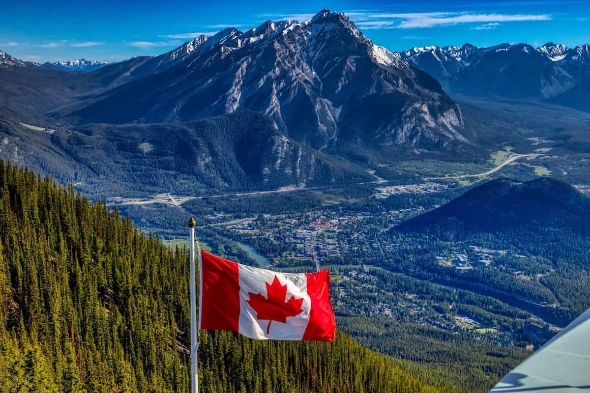 Canada Invites 2,000 Canadian Experience Class Candidates in Latest Express Entry Draw
